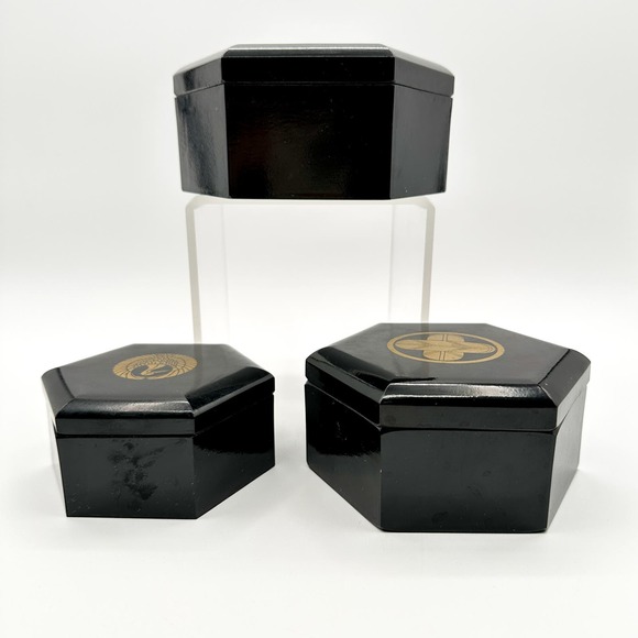 Vintage Nesting Black Lacquer Finish Boxes Hexagon Gold Print Set of Three Japan - Picture 10 of 13